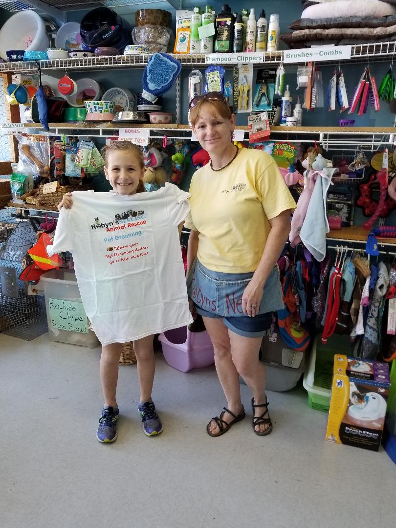 Robyns Nest Ella volunteer.jpg